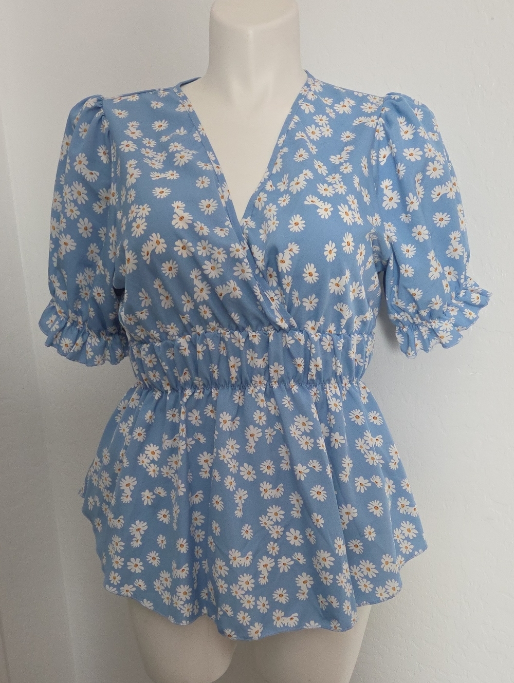 SHEIN Blue Daisy Wrap Peplum Puff Sleeve Top